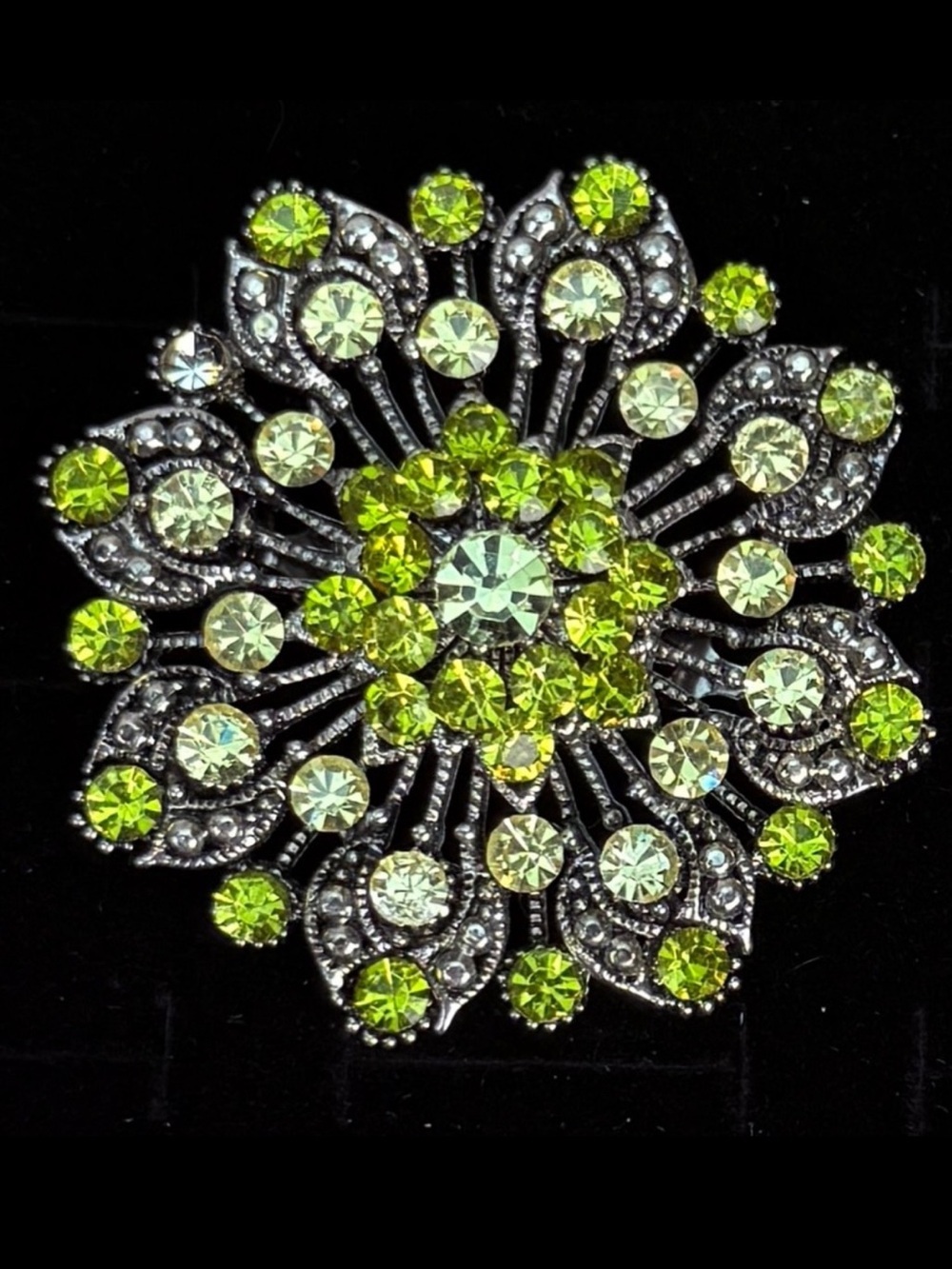 Vintage Silvertone Sparkling Green Rhinestone Brooch